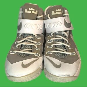 Nike LeBron Soldier VIII Wolf Gray/WHITE Youth Size 7 SN 653645-100